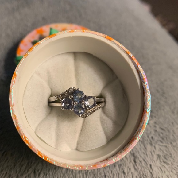 Genuine tanzanite sterling silver ring like new - Picture 3 of 6